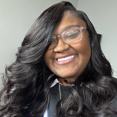 photograpHER •1•9•0•8 🪞• Grad Stu📚MC ALumna 22💛