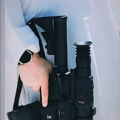 *ته وايې، بنګړي دې وي*،
*مړوند دې وي، پالنګ دې وي*
*زه وايم، ميدان دې وي*
، *مرګی دې وي، خو ننګ دې وي*
شماره واتساف 0748715249