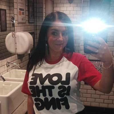 KPISWW's profile picture. 42 year old lover of wine, gigs and running.  (Kills me adding that extra year!) 

90s bands till I die 🌈but also a senior Swiftie who loves to line dance