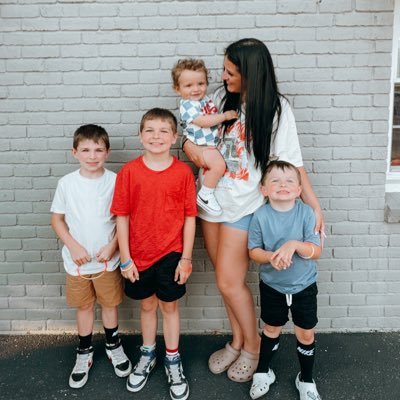 brit_pep's profile picture. mother of boys