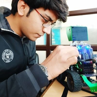 be_aakash's profile picture. building cool stuff ...