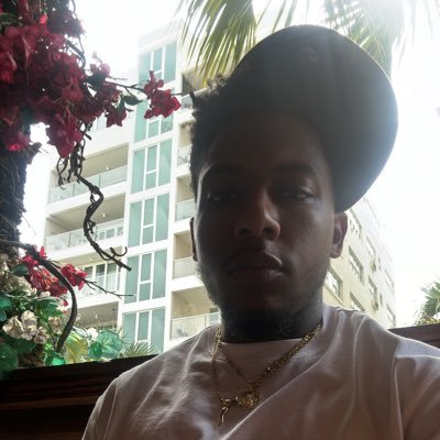 Licensed Barber 💈 IG : @ienthebarber. Need A Haircut? Booking Link Below ⬇️