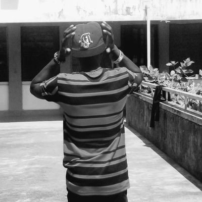writer, comedian,(upcoming blogger)
https://t.co/WPGsNNHhVx
Adapt... Improvise... Overcome...
Life is unpredictable,don't get too comfortable