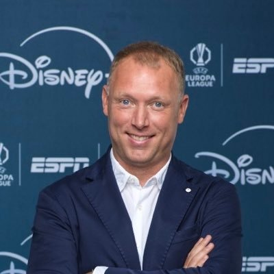 Fan af Bielsa og Bilardo, men mest af Ferguson. Har fået penge for at spille fodbold. Nu taler jeg meget om fodbold. Instagram: @jonas_schwartz75 🇩🇰🇦🇷