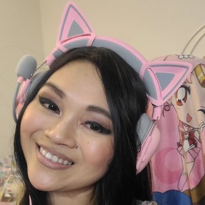 Full-time #LasVegas Twitch Streamer || Queen || Independent Animal Rescuer 🐾 || Food Addict🍣 || cammi316@aol.com