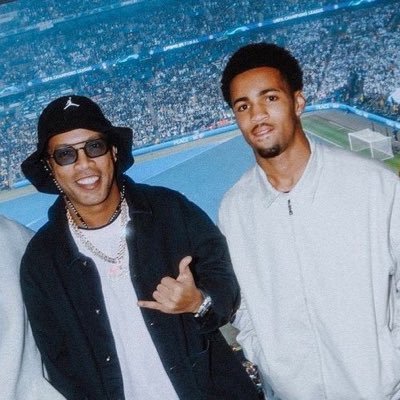 Moustachio22's profile picture. @Arsenal 🔴⚪️ 🇫🇷🇨🇲🇧🇷🏴󠁧󠁢󠁥󠁮󠁧󠁿