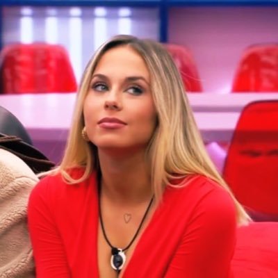 Comentando GH desde hace ya un tiempo. #TeamBea #TeamNaomi #TeamPilar #TeamVioleta