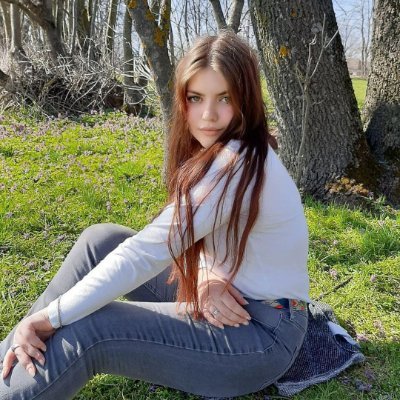 Heyo Claire here, a girl gamer. I love epic games and creating digital art. Join me for fun gameplay, art streams, and great chats. 🌹