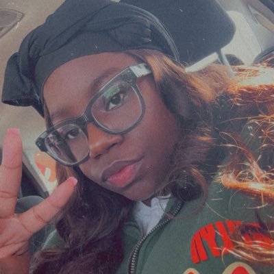 just here to randomly tweet & laugh 👽 | TSU’23 🖤 | sc: s.guwapo 🍀