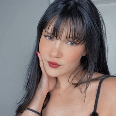 bybiancasouza's profile picture. 📚 vestibulanda que estuda com café, gato no colo e caos controlado. 🫠 não me leve a sério, nem eu levo.