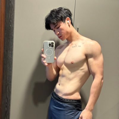 your local Asian naughty boy 😎 I reply to all messages 👇