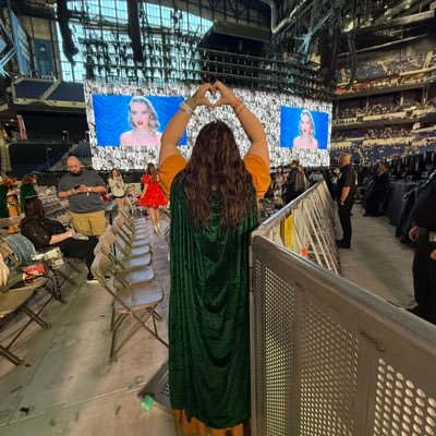Swiftie since '06|Taylor said “HI BABE” to me walking thru the rep crowd|Claiming the WHOLE debut album (T.S.T.V) now 8/14/2023| in my MOM era|Never met Taylor|