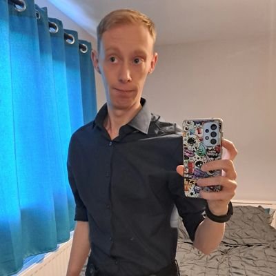 Just that fruit with a long face 🤭 in the corner talking to himself // A classic Tomb Raider and Resident Evil lover + A trigger for reboot fans // 🎗 // 🇬🇧