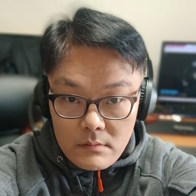 지금은 대변혁의 시기이다 이 시점에 무엇을 해야 하는가를 진지하게 생각 하지 않는다면 남아 있는 삶이 무척이나 고단할 것이다 빠르게 행동하고 민첩한 반응으로 받아 들이는 모든것을 정확하고 바르게 분석하여 나의 삶이 보다 윤택해 질수 있게 만들어야 하는 것이다