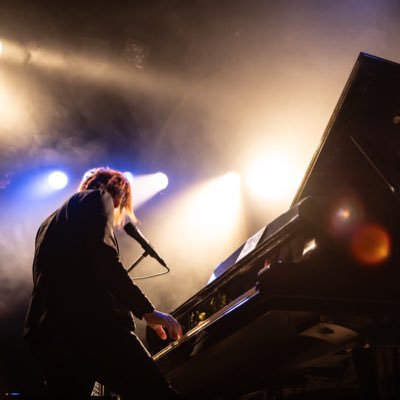 ライブ情報等は→@yoshinori_twi 大阪八尾出身 ‘15年全国リリース。FM802&GFO公認MUSIC BUSKER アワードグランプリ。さくらFM編集D。企業CM劇団楽曲制作。オリックスバファローズ京セラドーム国歌独唱。やおうえるかむコモンズ推進会議メンバー。元STAYG