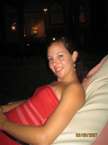 ronil13's profile picture. קטנה, מתולתלת, צוחקת בקול רם מדי, מעשנת יותר מדי, מחפשת מה לעשות בחיים