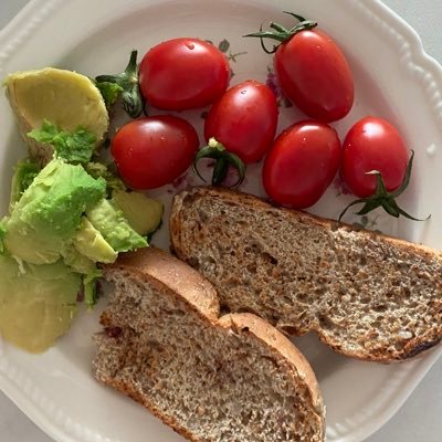 bemysomething's profile picture. 토