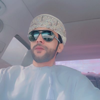#يقول_بدر_عبد_المحسن : . إذا جيت اعاتبك دخليك لا تناظرني اخاف انسى العتب واغازل عيونك