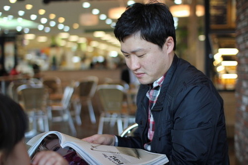 krotesque's profile picture. 패션. 카메라. 사진. 골프. 등산. 수영. 음악. Pop. Rock. 프로그레시브.노빠. DMC. 다큐. DIY. 죽방. 알다마. 술. 금연성공. 스트레스. 출장. 드라마. MLB. EPL. NBA. KBO. PGA. LPGA. 좌빠ㄹ