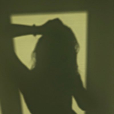 yunsul_07's profile picture. 왜 넌 햇빛이 닿지 않아도 반짝이는 거야