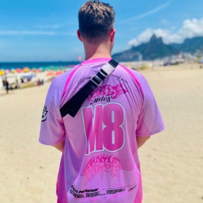 Ultra @GentleMates Ex Responsable Sponsoring @syoEsport Ex responsable sponsoring @TS4Esport Ex Assistant Communication @nevosesport