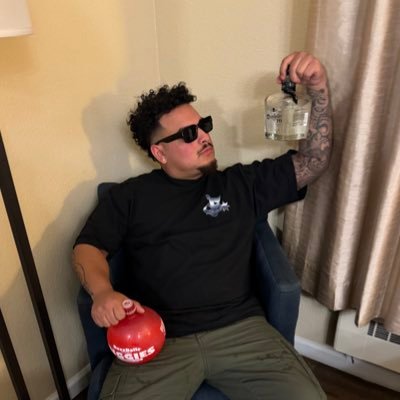 chxvezz's profile picture. ʍɨɮ