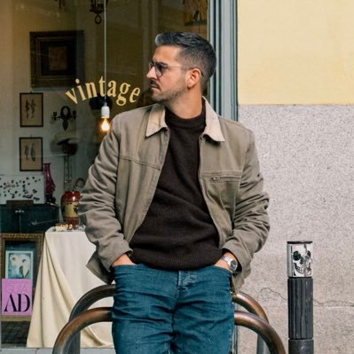 escritor, poeta, publicista... o ninguna de las anteriores.