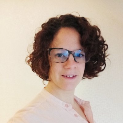 15 ans d'expérience en commerce, actuellement en reconversion en dev Fullstack en apprentissage continu.