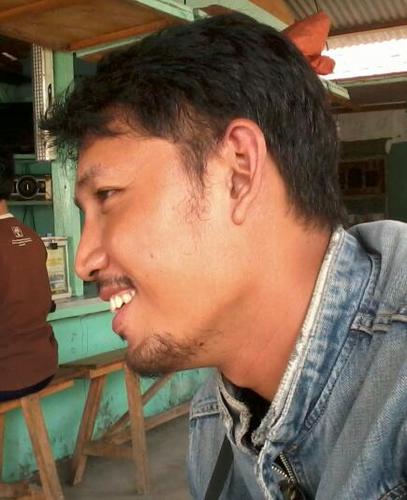 simple minded n naive person