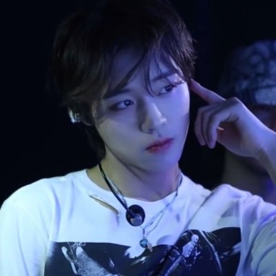 starzyies's profile picture. she is high, she lives in the sky (20, she/her)