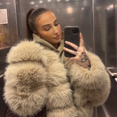 𝐵𝓊𝓁𝓁𝓎𝒾𝓃𝑔 𝓂𝑒𝓃 𝒻𝒾𝓃𝒶𝓃𝒸𝒾𝒶𝓁𝓁𝓎 𝒶𝓃𝒹 𝓅𝒽𝓎𝓈𝒾𝒸𝒶𝓁𝓁𝓎 ♡