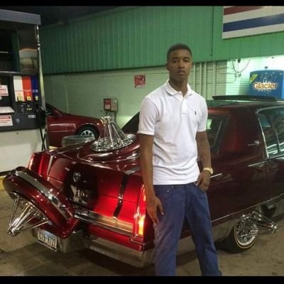 GETTA BAG 9•1•1 💰#IAMMYSELF You niggas not that’s the difference 🤡 Rip dad 🕊💙&🖕🏾12 they killed my daddy