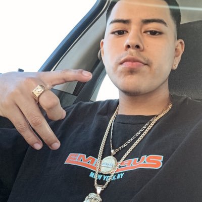 Husstle100's profile picture. Love takin risks