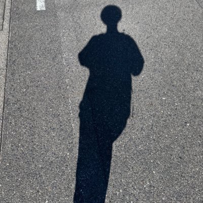 toCスクールの裏側の人/動画編集、デザイン、ライティング、LP制作、広告運用、LINE構築、大体やれます/年商1億企業のtoC事業統括責任者/