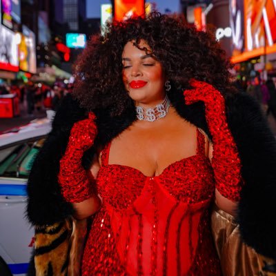 👑 Self made, self funded, sober, sovereign & overflowing with self love
✨I’ve got the entire universe on my payroll
👑 Retired myself at 38
#LifeofLaura