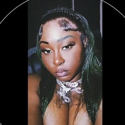 Pretty darkskin 🥰 Get me littt 🥀🥰 Show stopper baddie