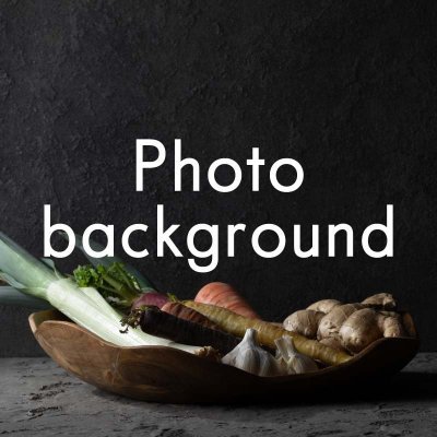 −あらゆる撮影に存在感を。−
Photo backgroundは、現役プロのフォトグラファーとスタイリストが考案・監修する「撮影用背景ボード専門店」です。撮影に適した色味やテクスチャを職人の手で塗装して仕上げた背景ボードのレンタル・販売を行っています。