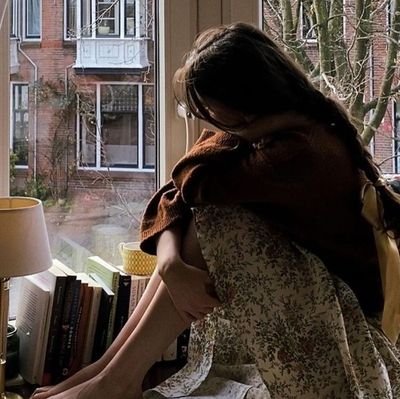 ✝ INFP, 9w1 .Literature—a valley of( golden dreams, 𐀔 ࣪ ˖ . xviii(18) #lifetwt ♡̶ ᘚ coffee and jazz Ꮺ “Lauver” by Laufey • writer ⬦ Chile | rolplay-er ୭