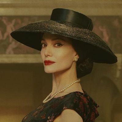 callasbiopic's profile picture. FAN ACCOUNT | portal brasileiro de updates de maria, cinebiografia dirigida por pablo larraín e estrelada pela vencedora do oscar angelina jolie.