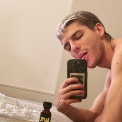 jessieoakleyxxx's profile picture. Bet you can make me go deeper and harder than your last boi 😈 | Brown bottle pig, cash pig, fur addict⚡️