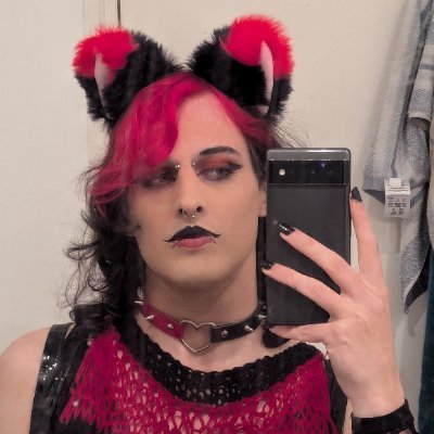 you found my 🔞 account...
pan & poly, cosplayer & photographer! HRT since 24/04/24 | there's a link you can click too