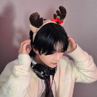 오지 않은 내일은 생각 안 할래 매튜만 생각할게!🌹🫶🏻  ⟨ 🦊뿌삼즈🦋 ⟩  ( kinda ia )