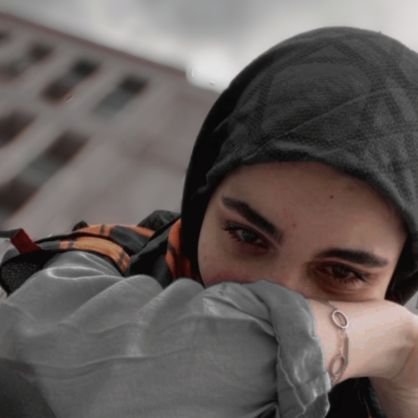 آدم ولیکن از جنس حوا با متعلقاتِ چشم چشم دو ابرو،