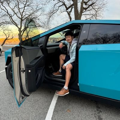 Tech Enthusiast, futurist stocks investor, AI content creator, young Millionaire, Tesla early investor, Ig @simcal.genius