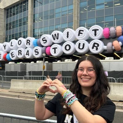 It’s u and me @taylorswift13 that’s my whole 🌎 | You’re the best in my life @gracieabrams | I love Tucker |TNx2 | gack x34🩷eras tour x2 | ig:carolovestaylor13