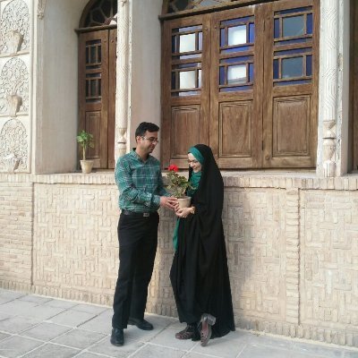 نوه حاج رضا، مامان علیرضا، حسین و زهرا
علاقمند به کتاب، نقاشی، آشپزی و گل و گیاه
