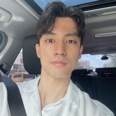 모델 의사입니다. 저는 재활의학을 전공했습니다. 나는 내 모 습을 사랑하고 나 자신에게 가장 좋은 것을 원한다. 나는 훈련 을 좋아한다
