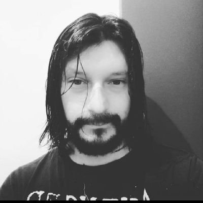 de chico me hacían bullying y ahora toy piteao.... además no tengo ni un brillo , no se moleste en contestar mis tweets ignorantes, valgo callampa!!