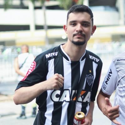 filho da mãe de todos, médico veterinário, pedetista e fã de banda indie