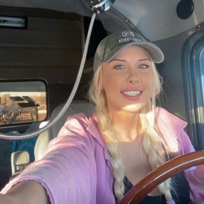 truck lady. Makeup 💄. Yoga 🧘♀️. Camping 🏕️. Hiking. Long road trip. No nudes or you get blocked off instantaneously❌